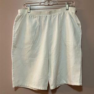 Elastic Bermuda shorts